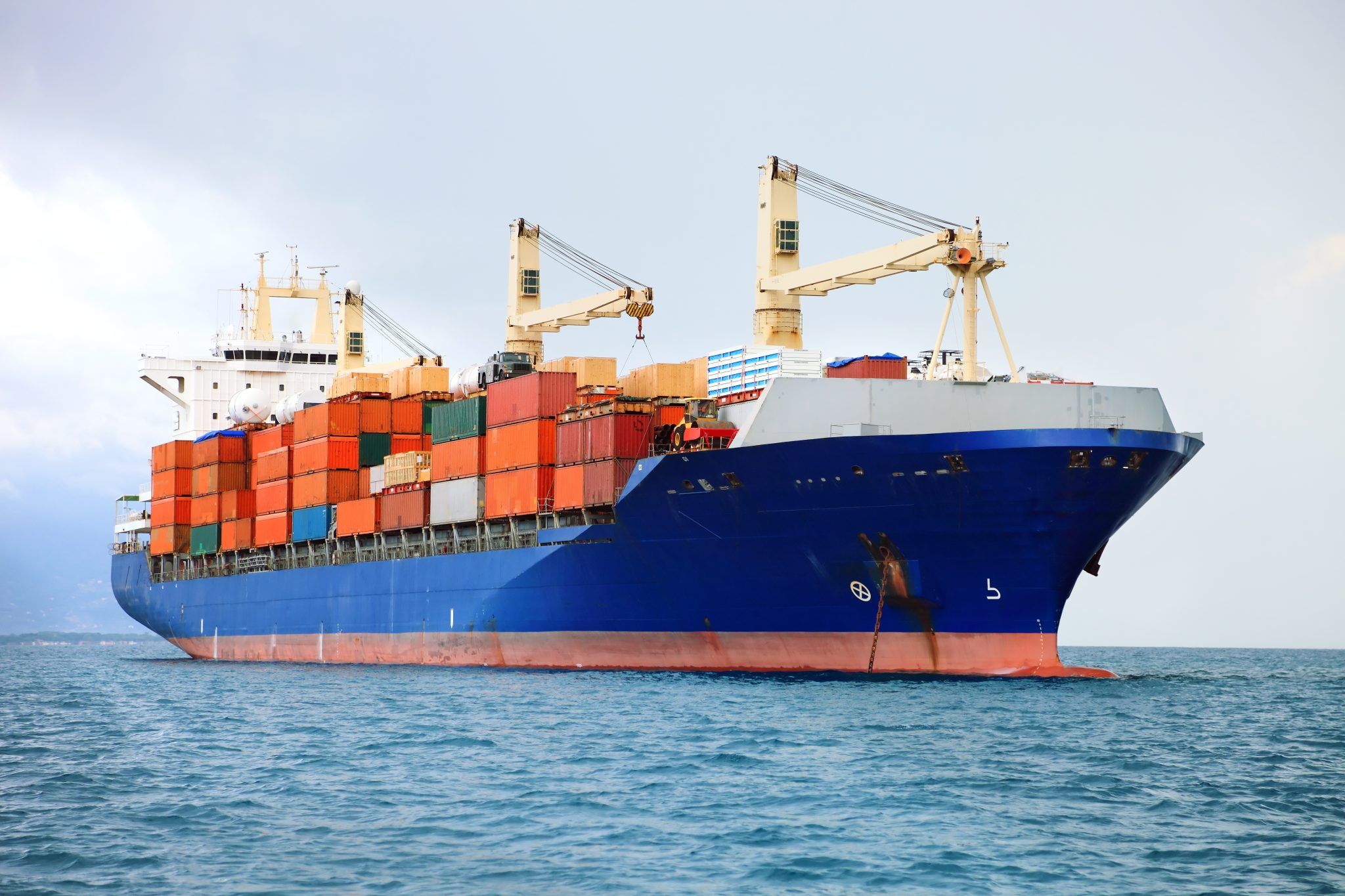 Servicio de carga marítima CERMONT - Contenedores FCL y LCL para comercio internacional